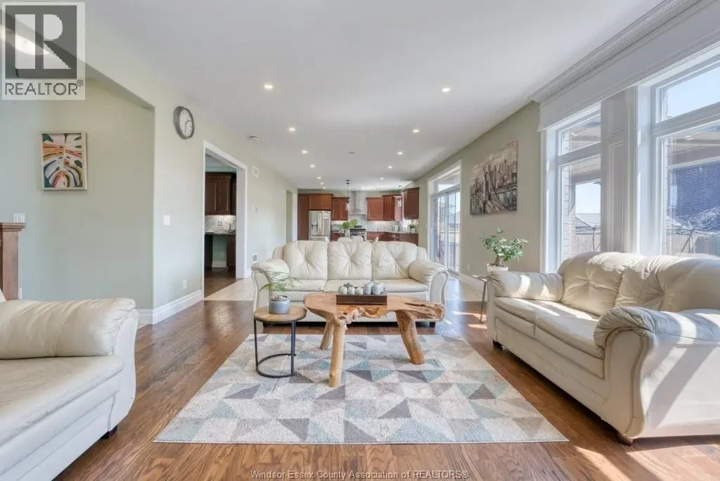525 Maguire Street, Windsor